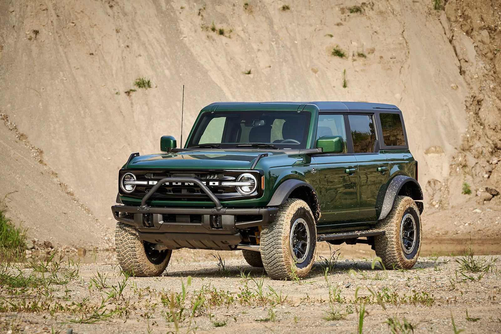 ford_bronco_f34_hero_2072203_1600
